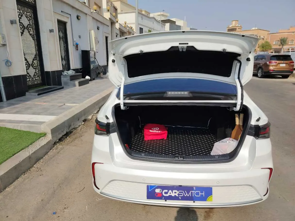Car image 28