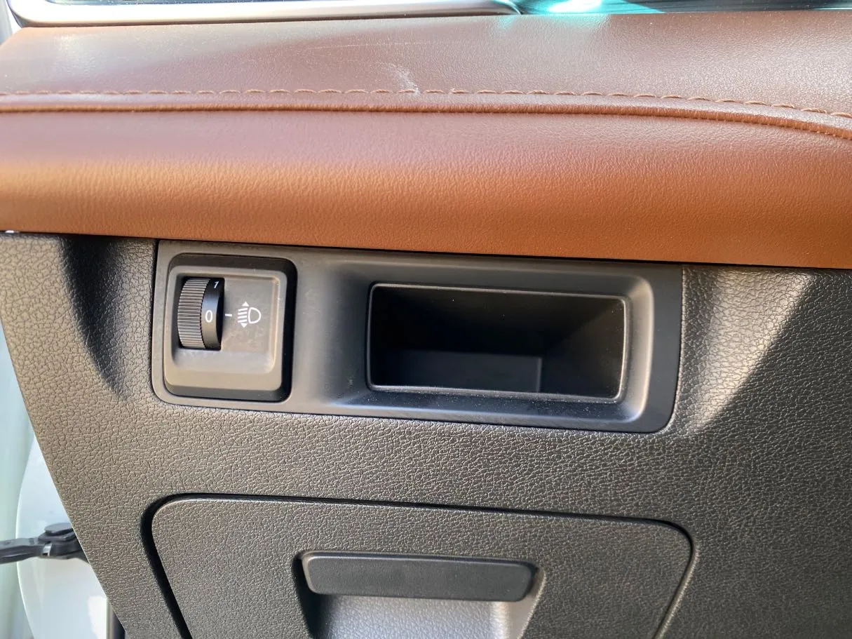 Car image 27