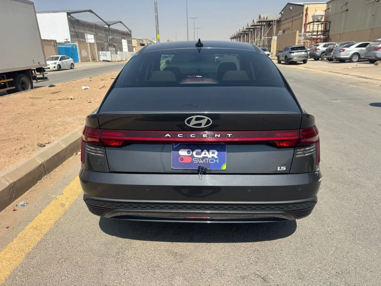 Car image 6