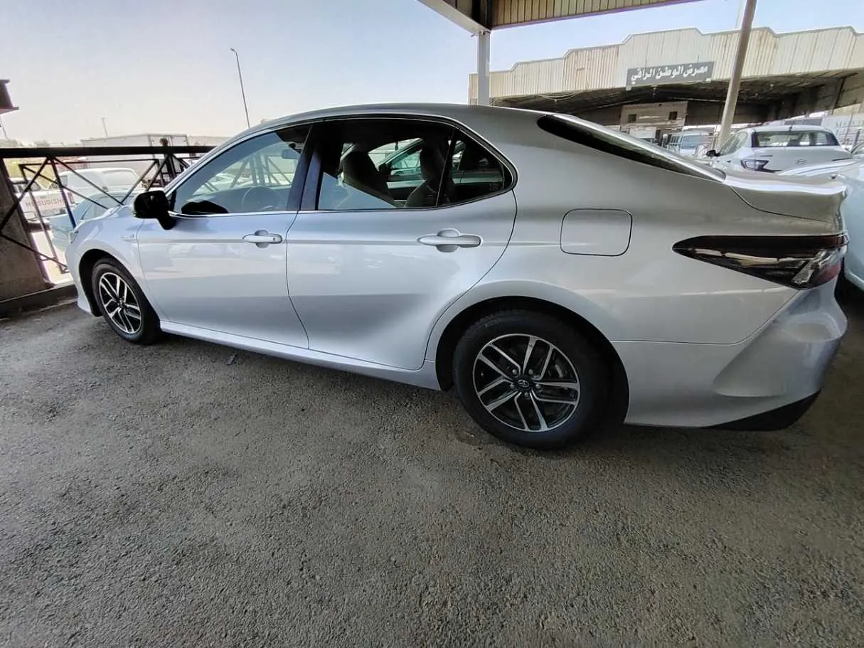 Car image 10