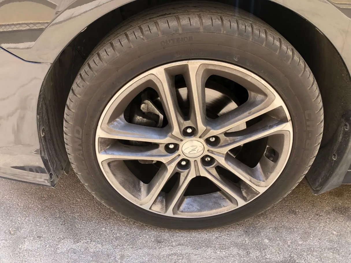 Car image 10