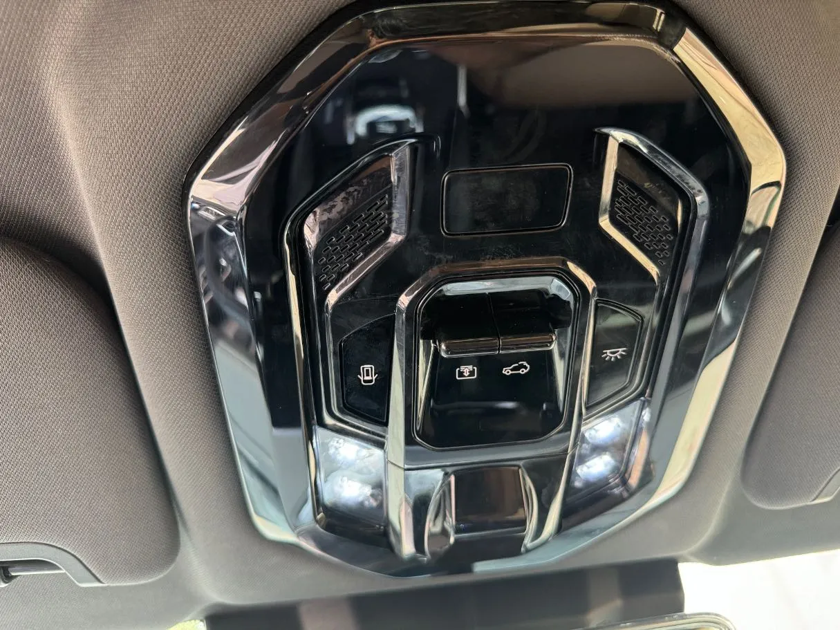 Car image 29