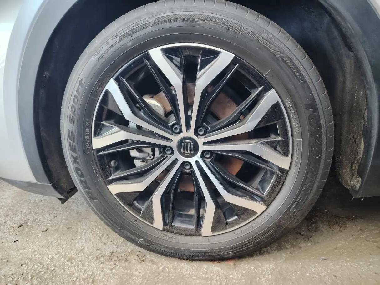 Car image 10