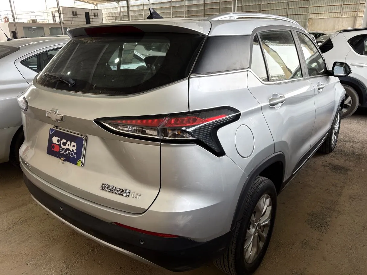 Car image 4