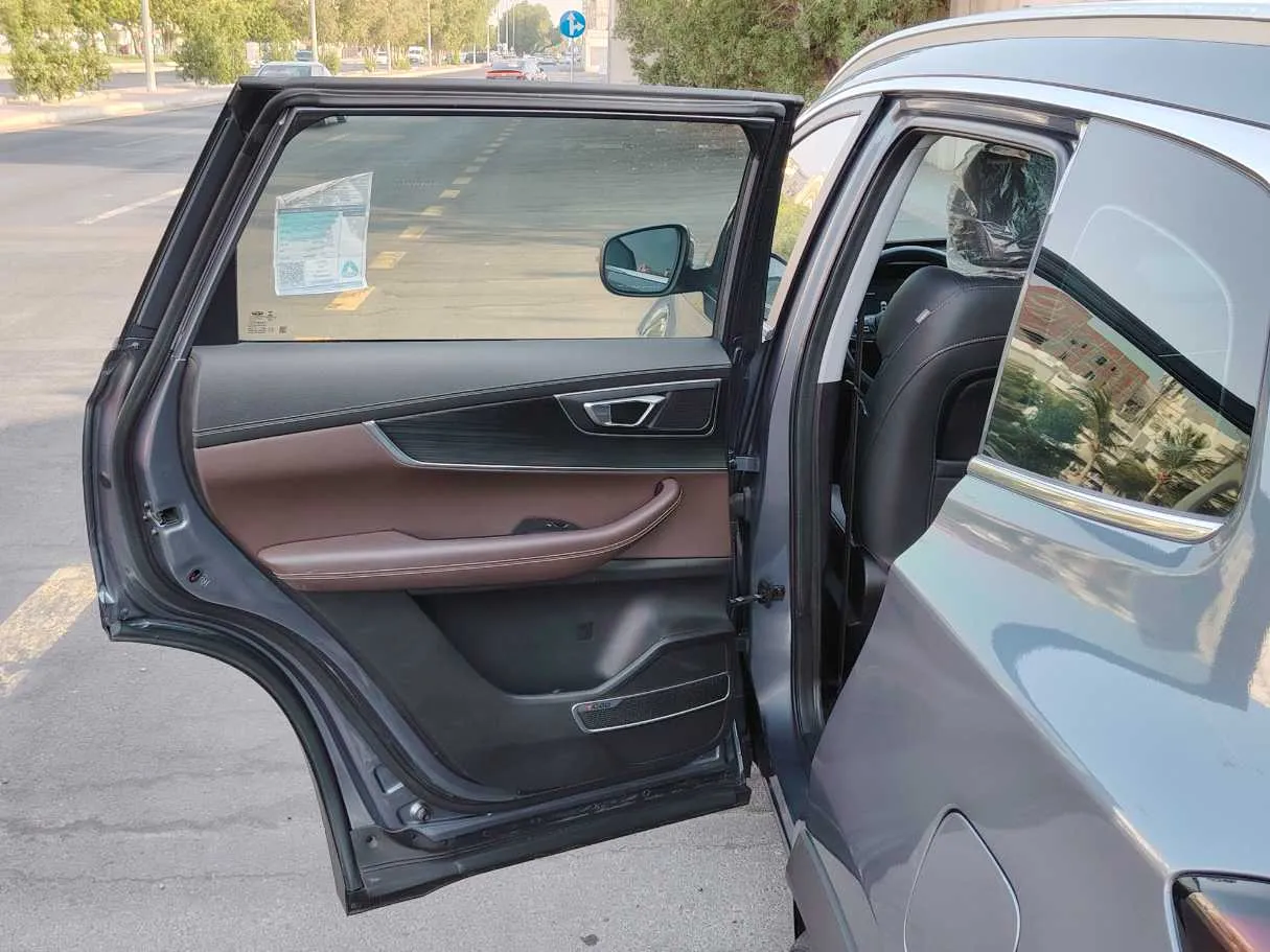 Car image 13