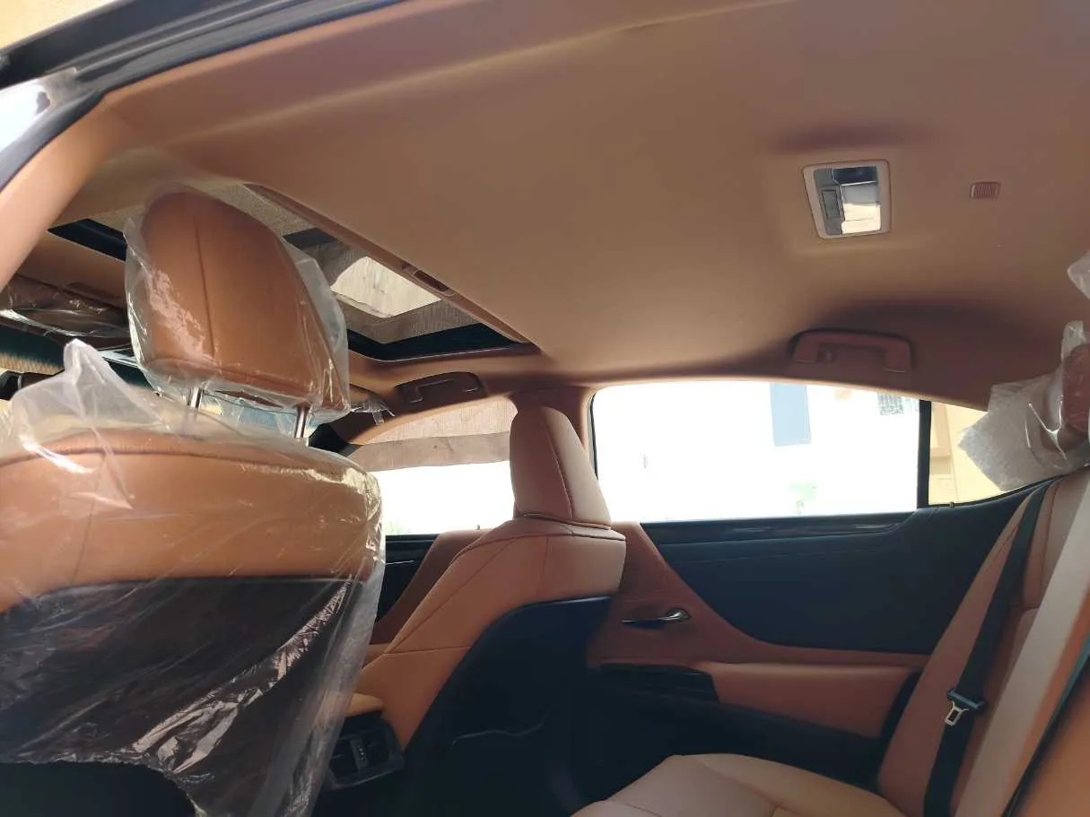 Car image 17