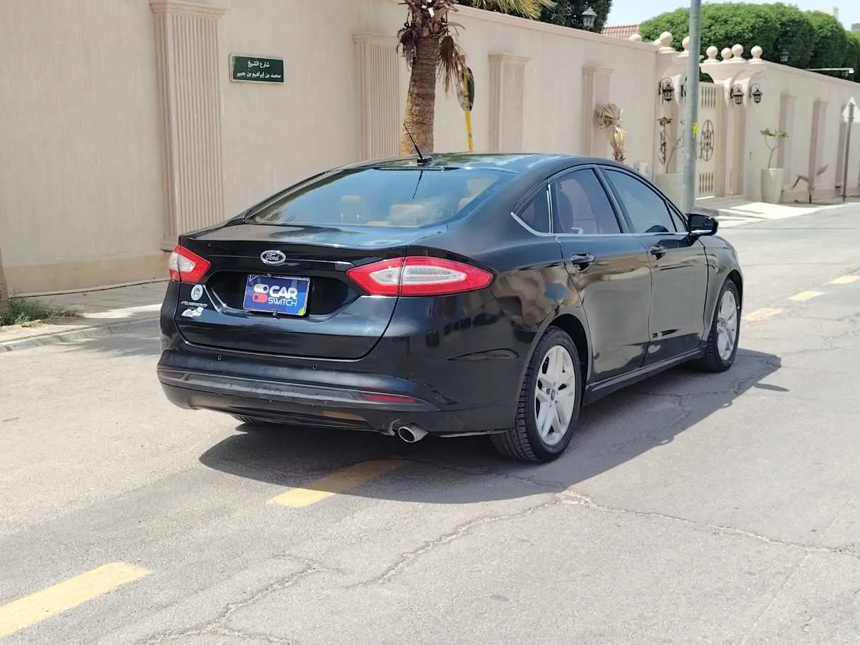 Car image 5