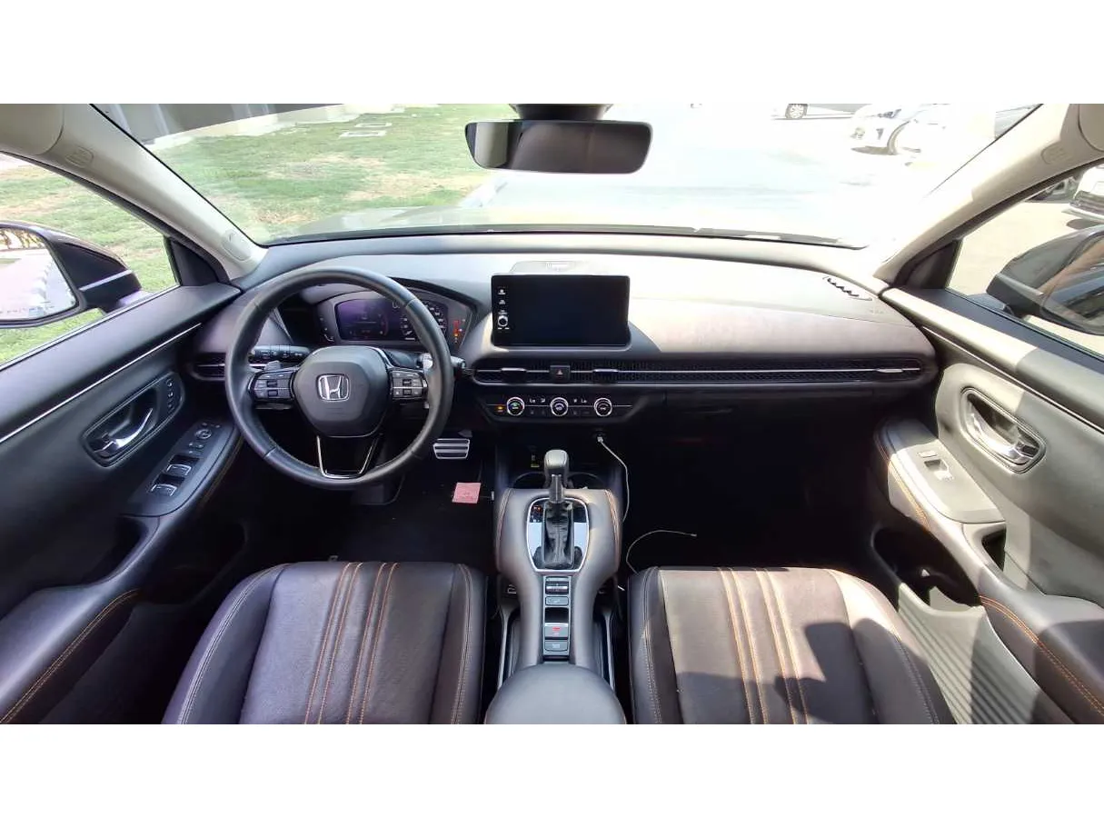 Car image 15