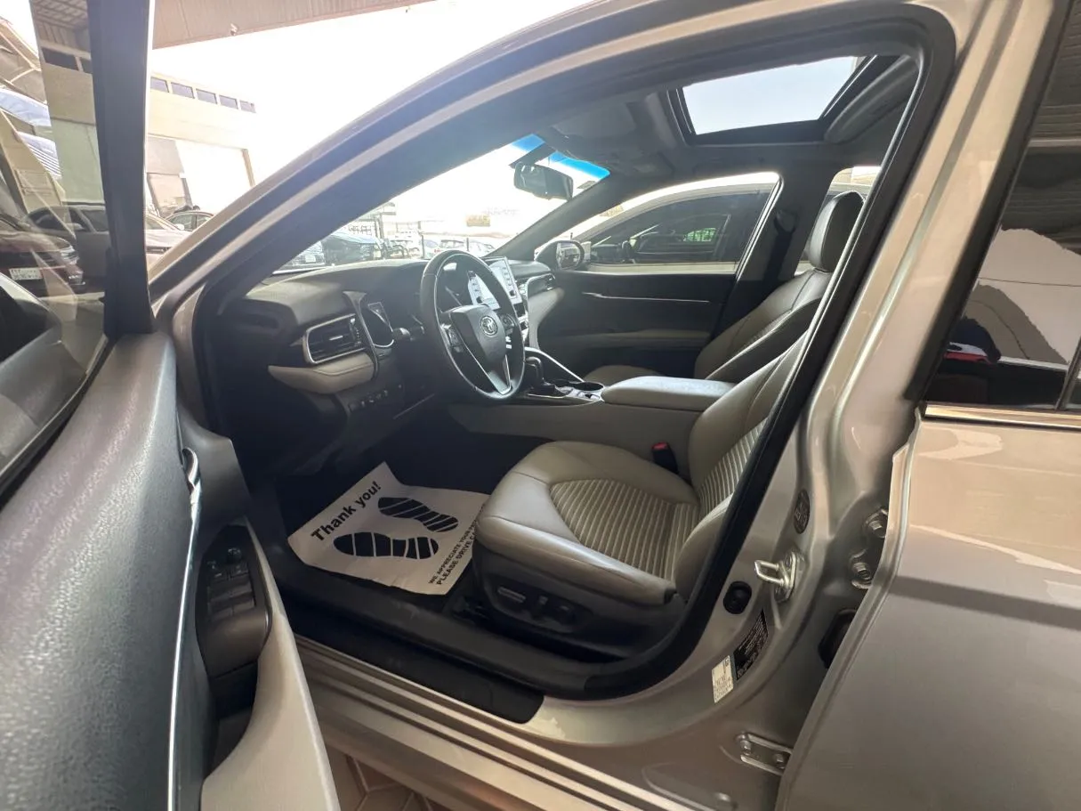 Car image 10