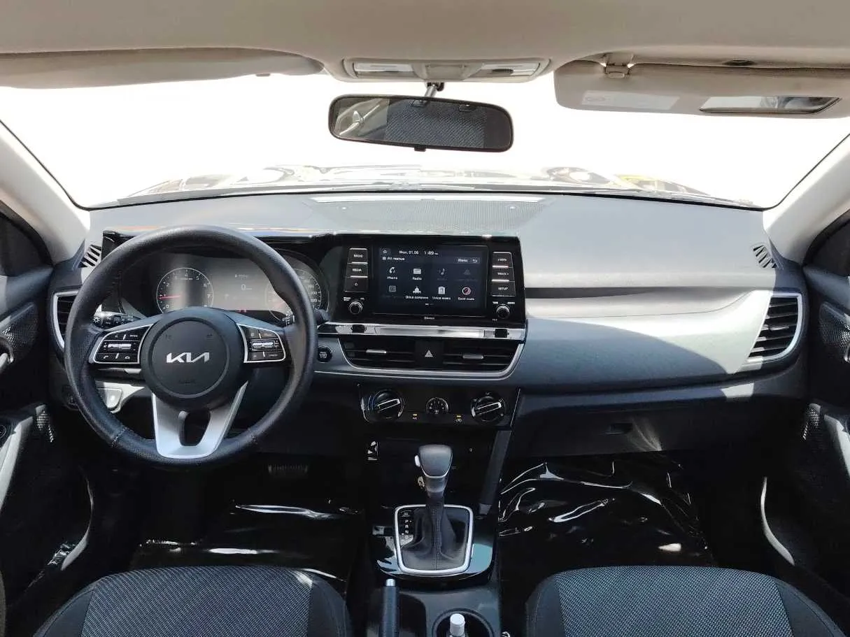 Car image 16