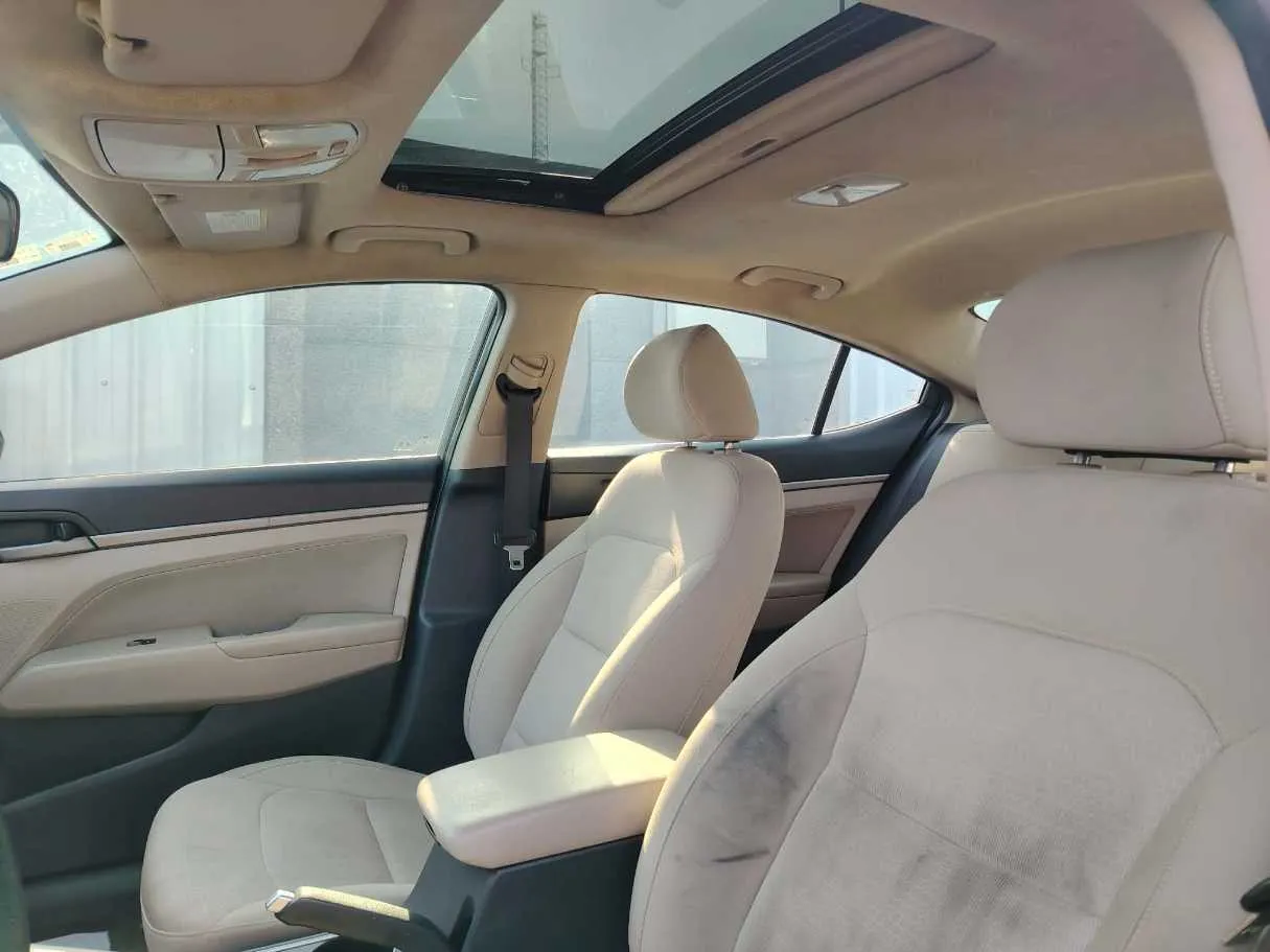 Car image 15
