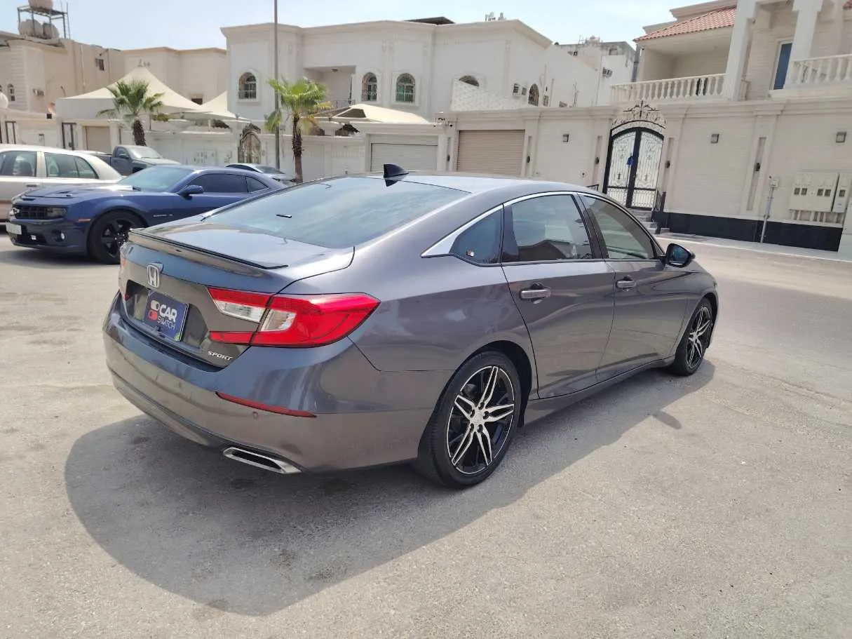 Car image 5