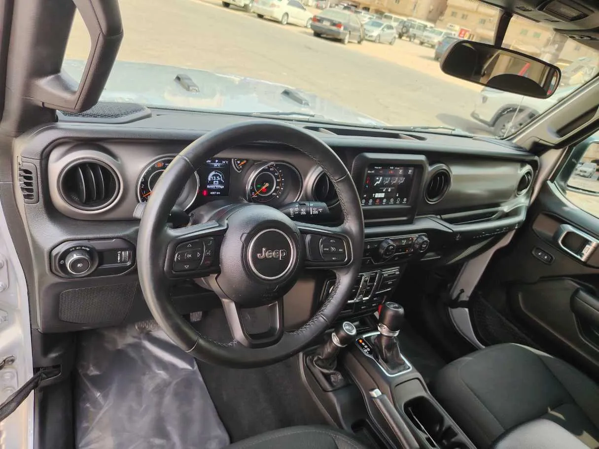 Car image 13