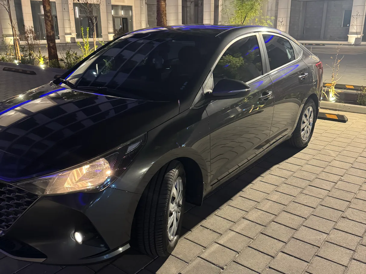 Car image 7