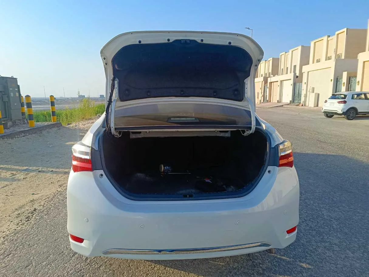 Car image 26