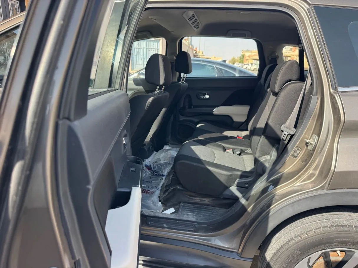 Car image 13