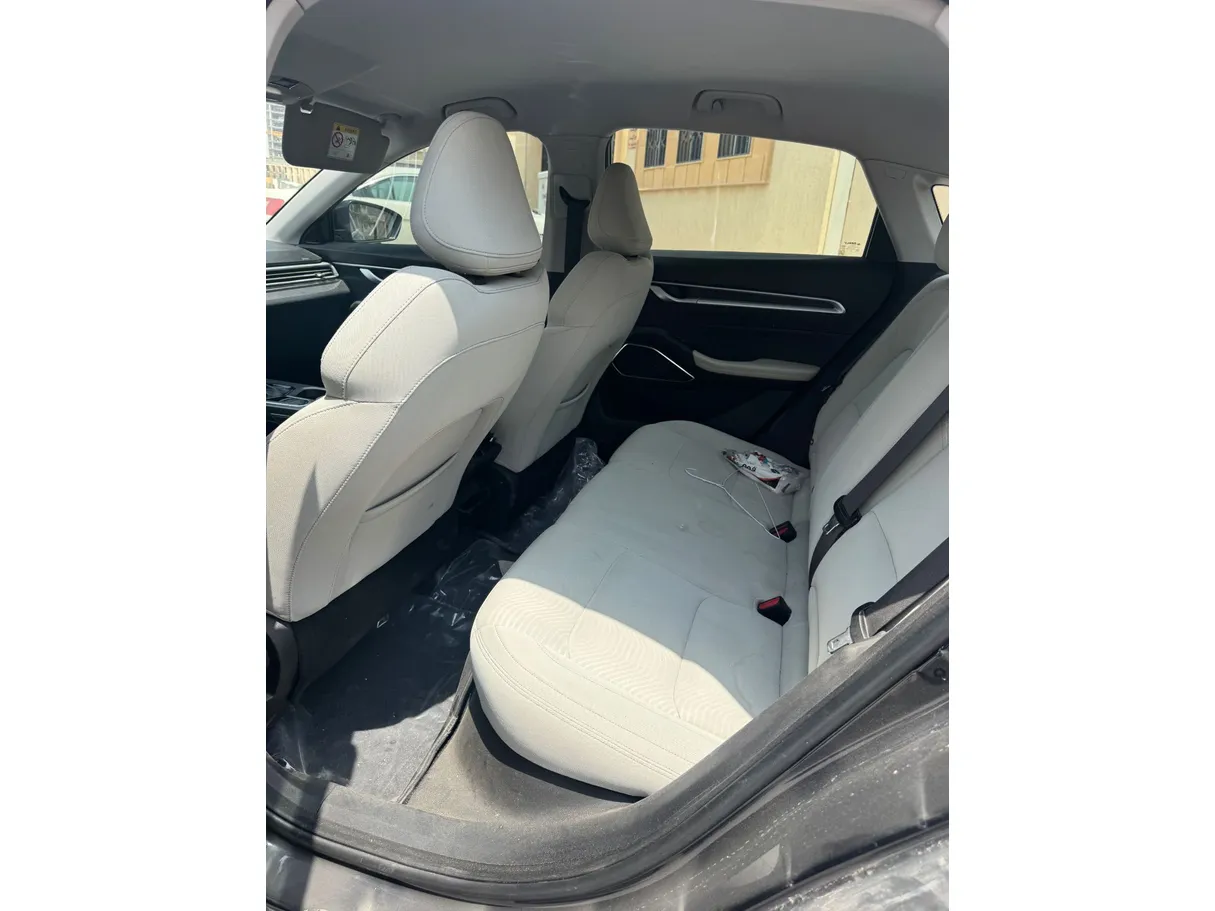 Car image 13
