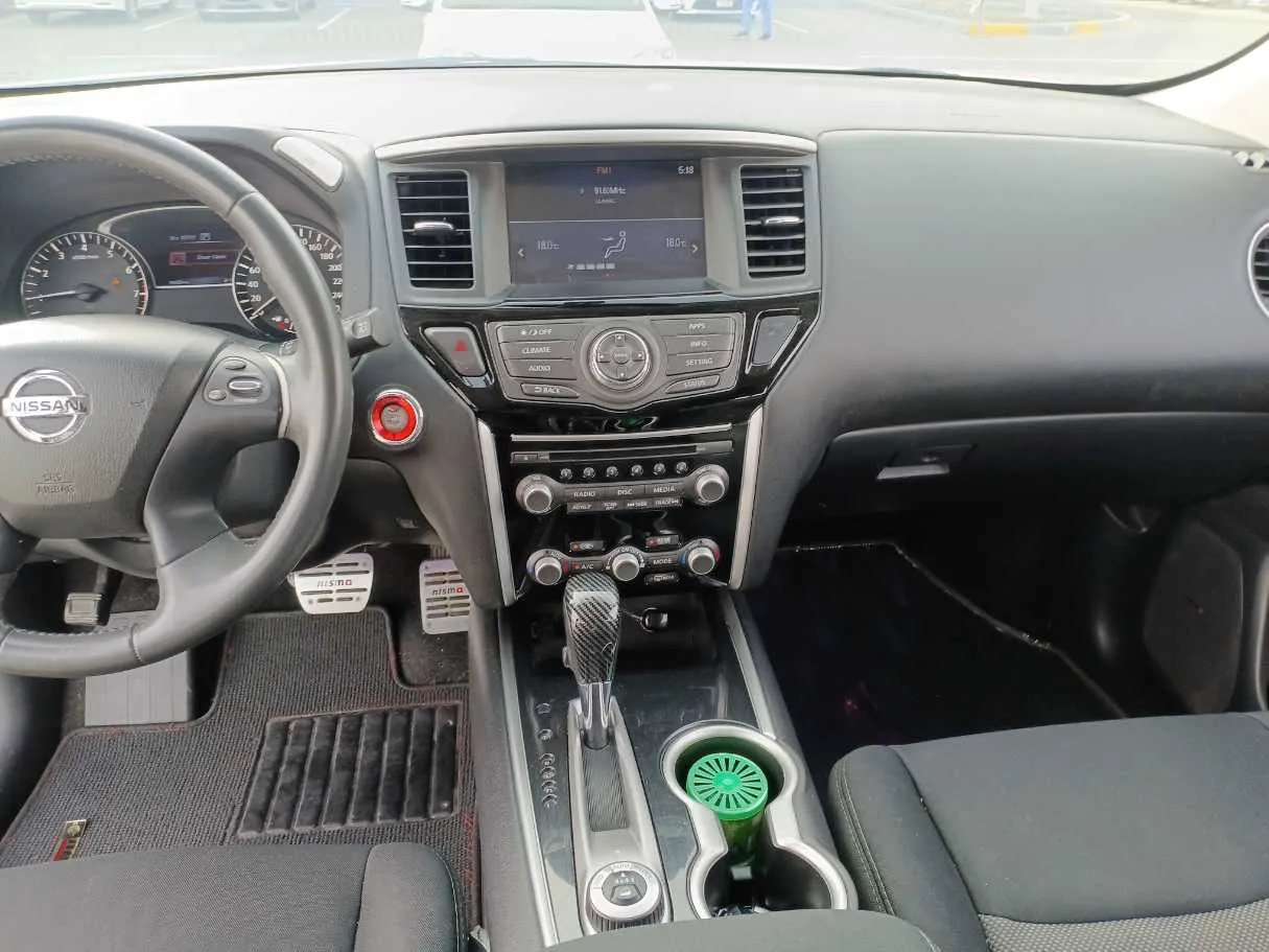 Car image 16