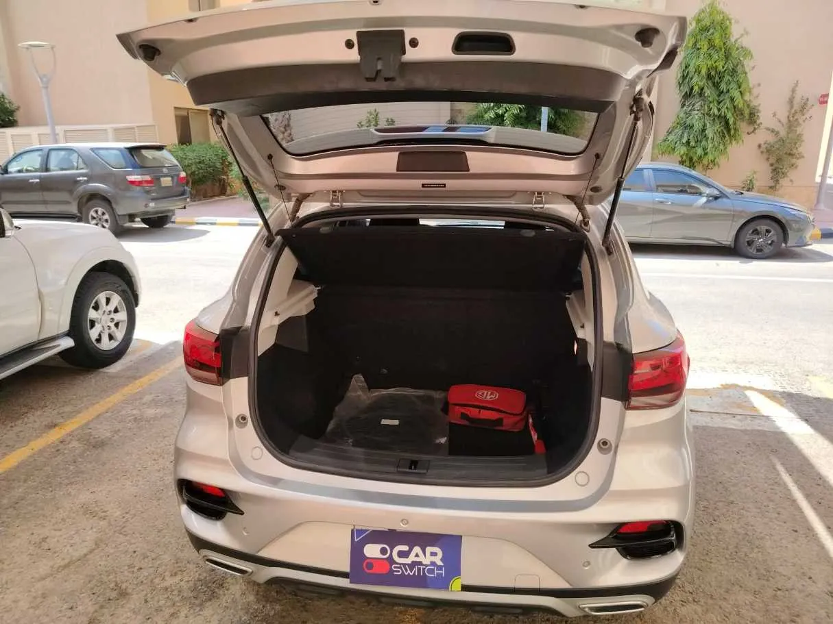 Car image 30