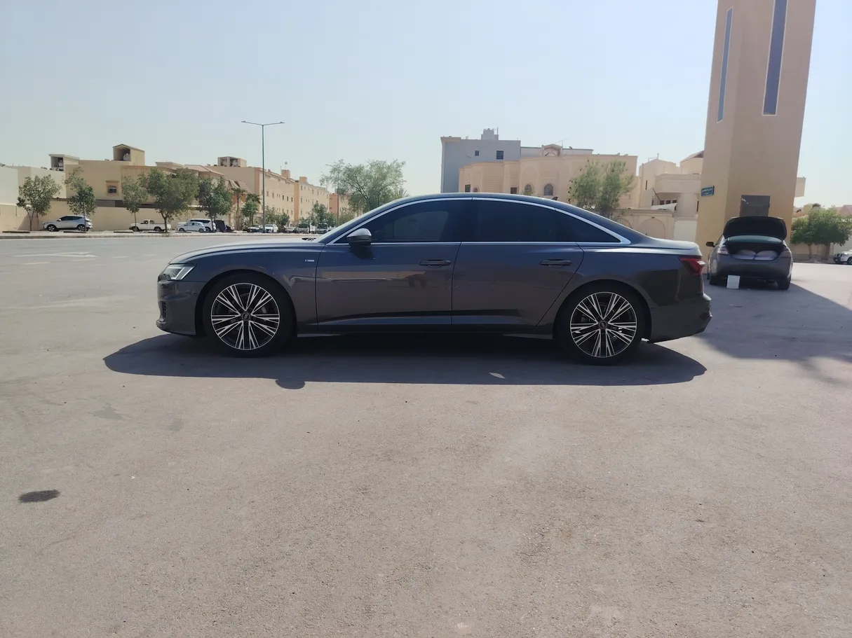 Car image 8