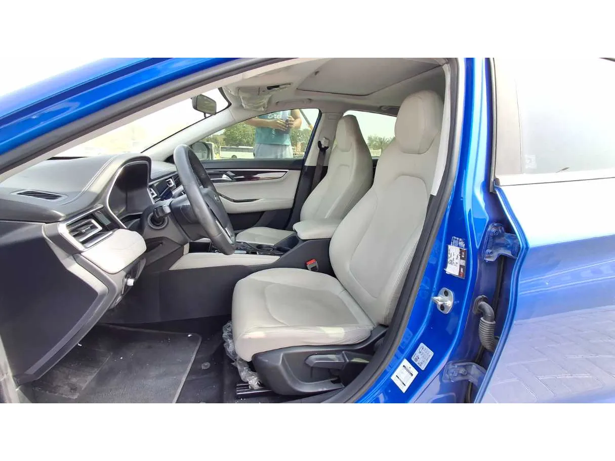 Car image 12