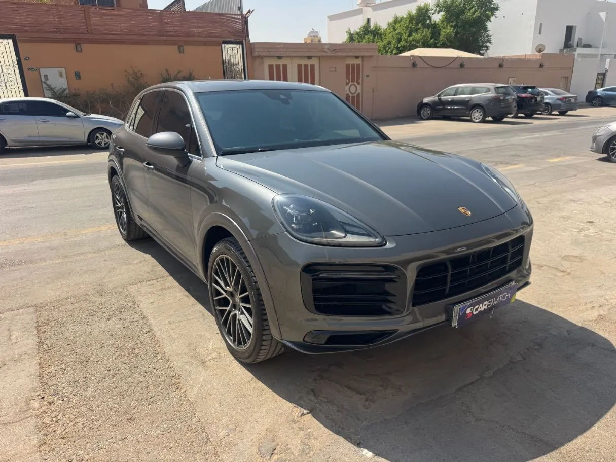 Car image 3