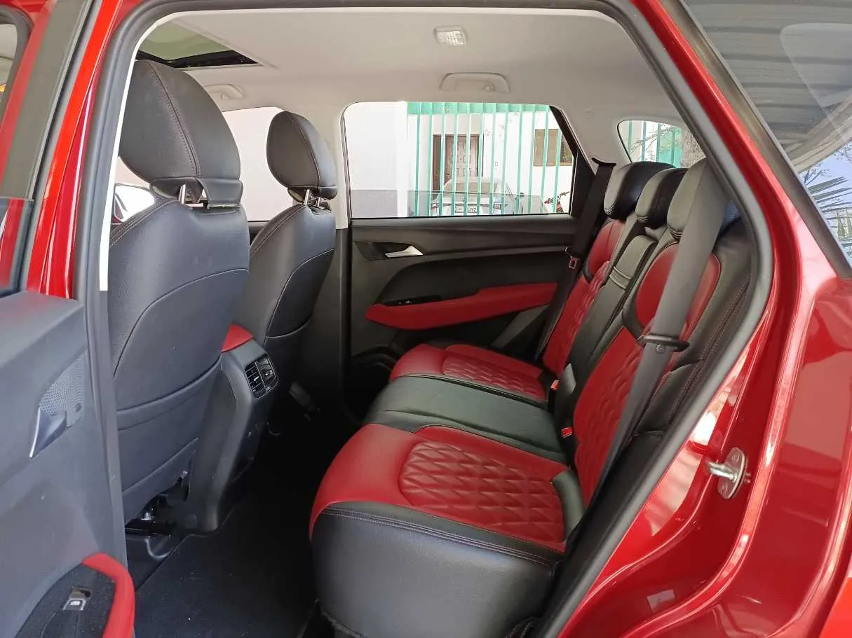 Car image 13