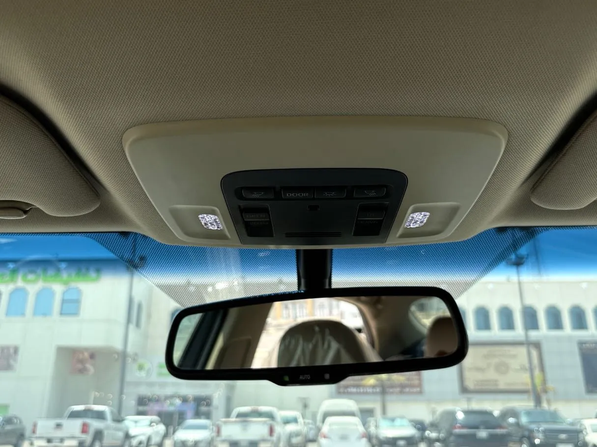 Car image 28