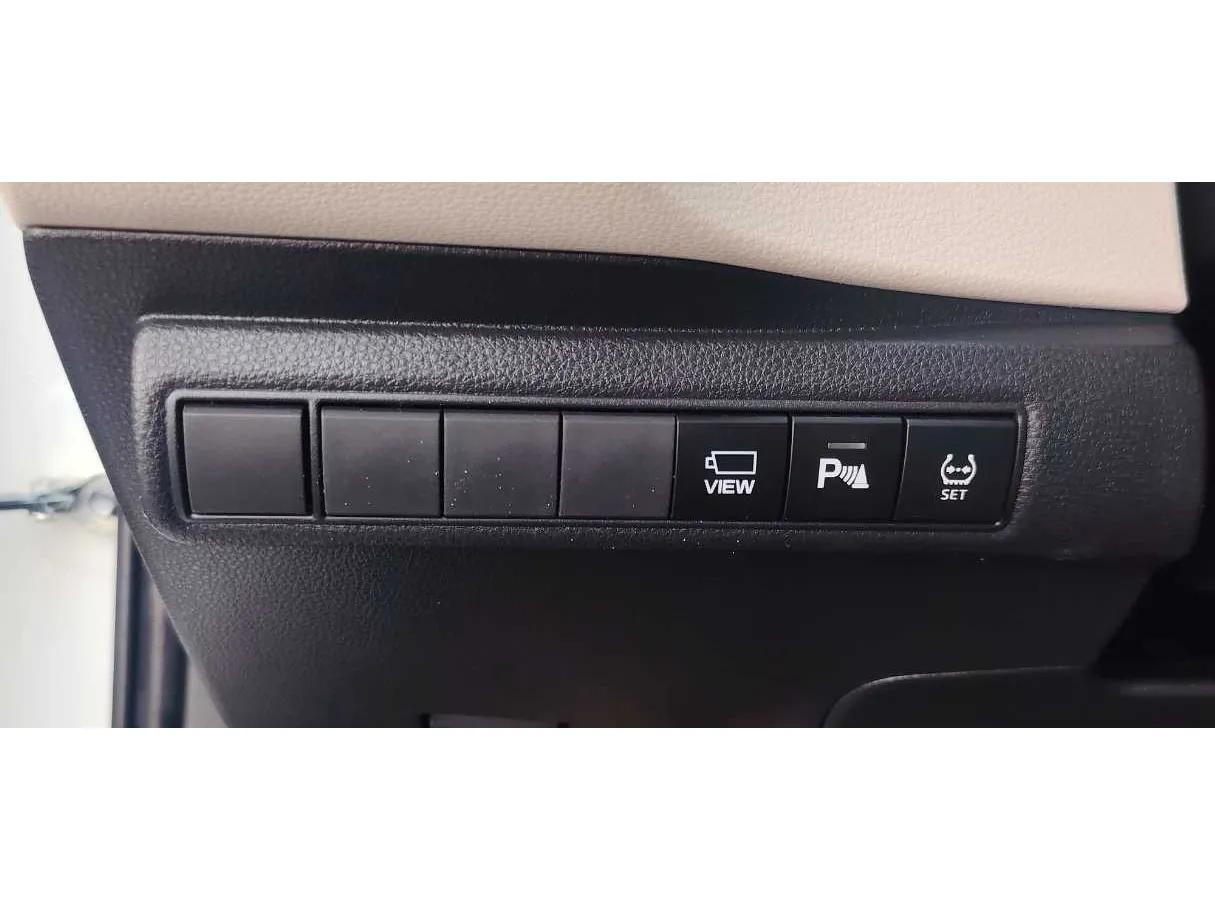 Car image 27