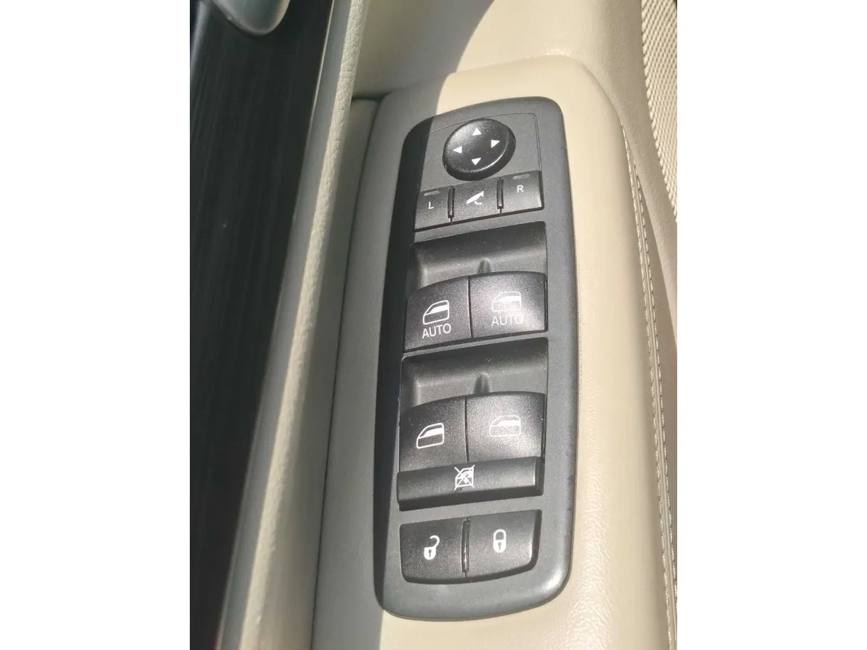 Car image 28
