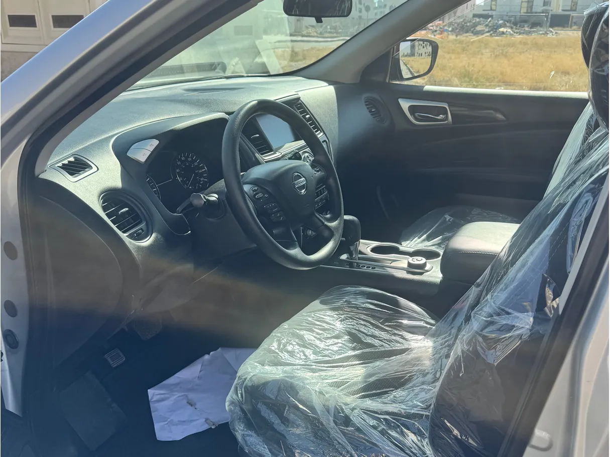Car image 5