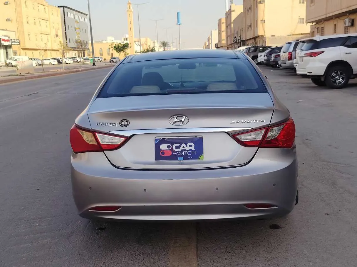 Car image 6