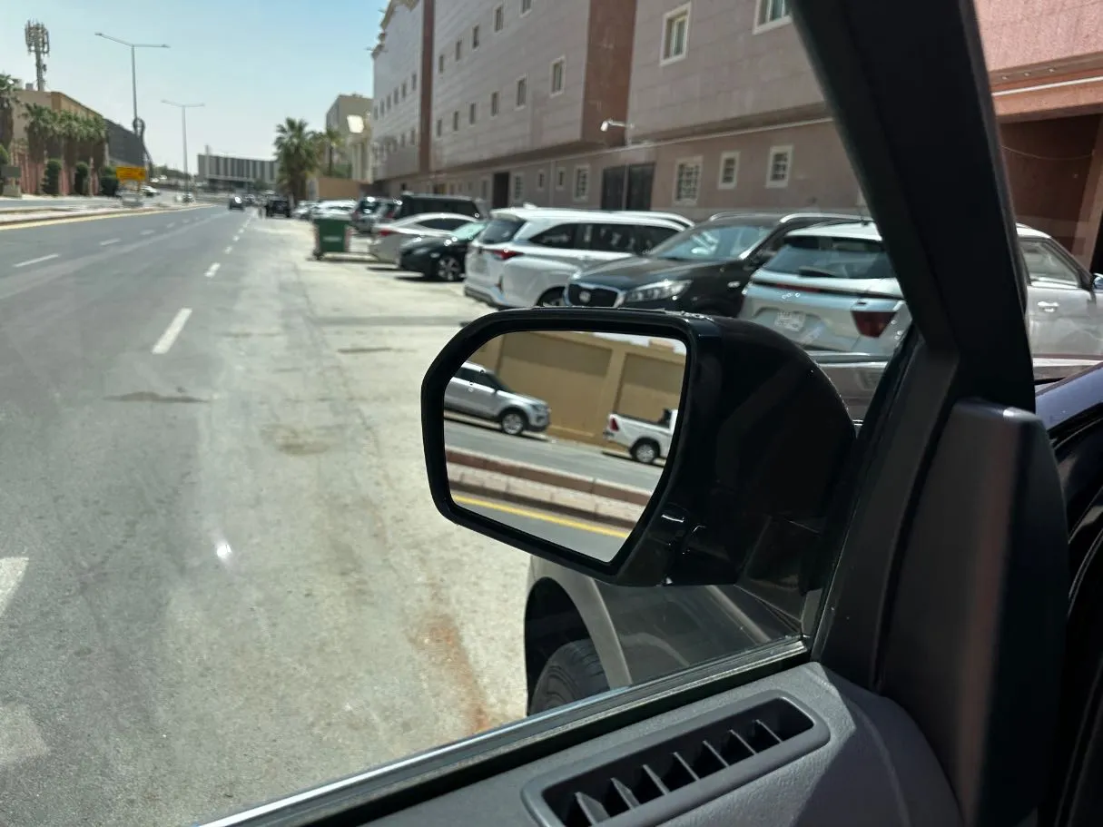 Car image 27