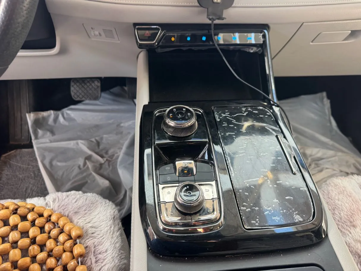 Car image 15