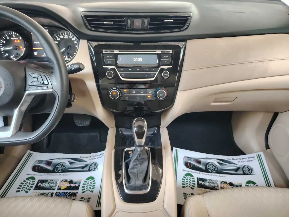 Car image 19