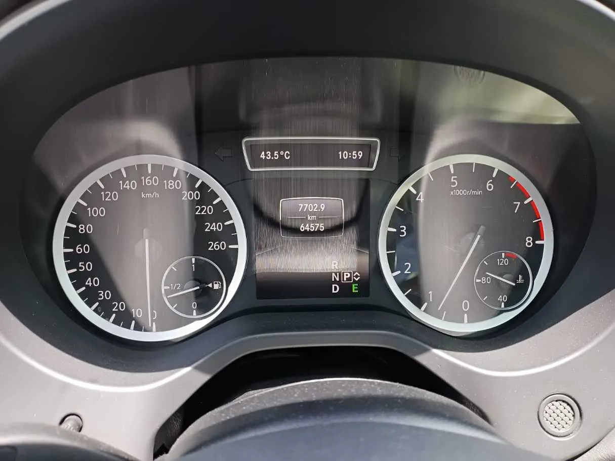Car image 18