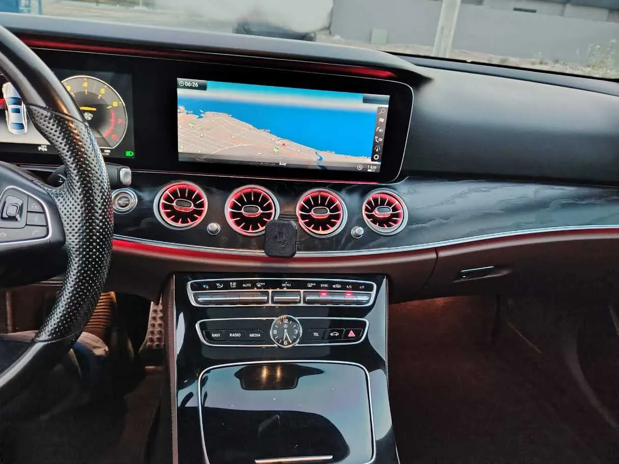 Car image 25