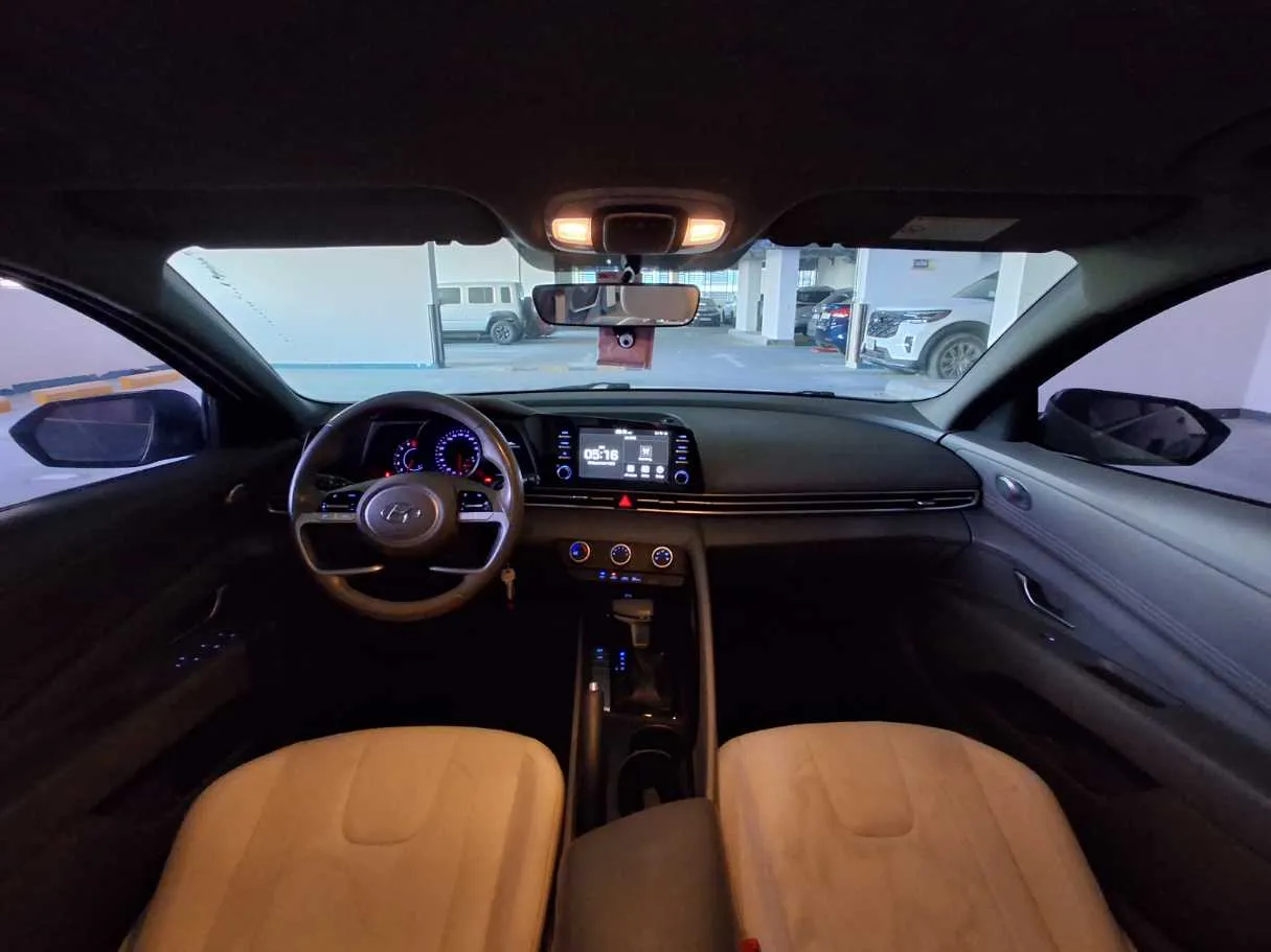 Car image 14