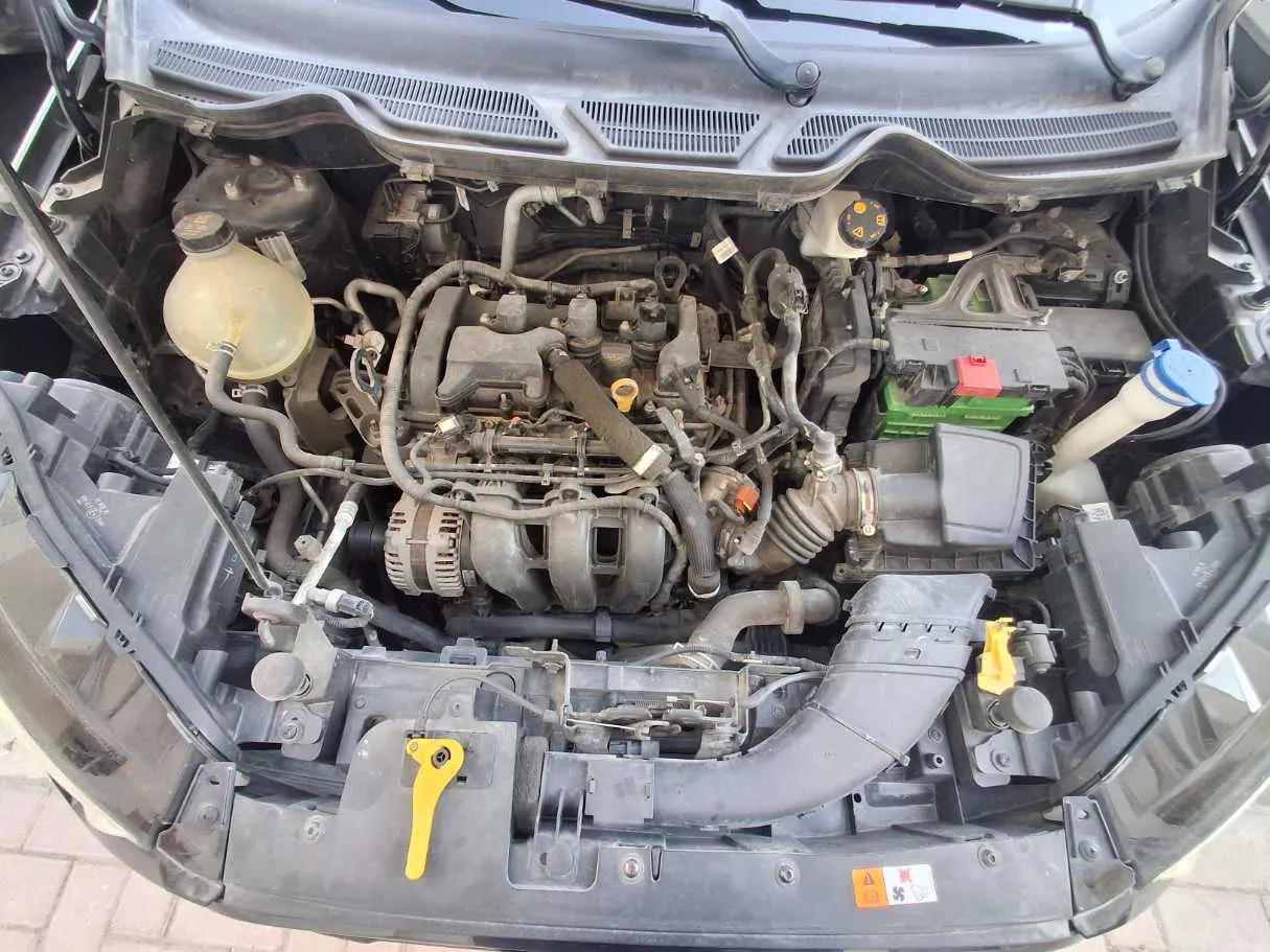 Car image 21