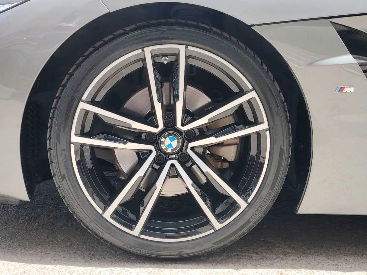 Car image 10