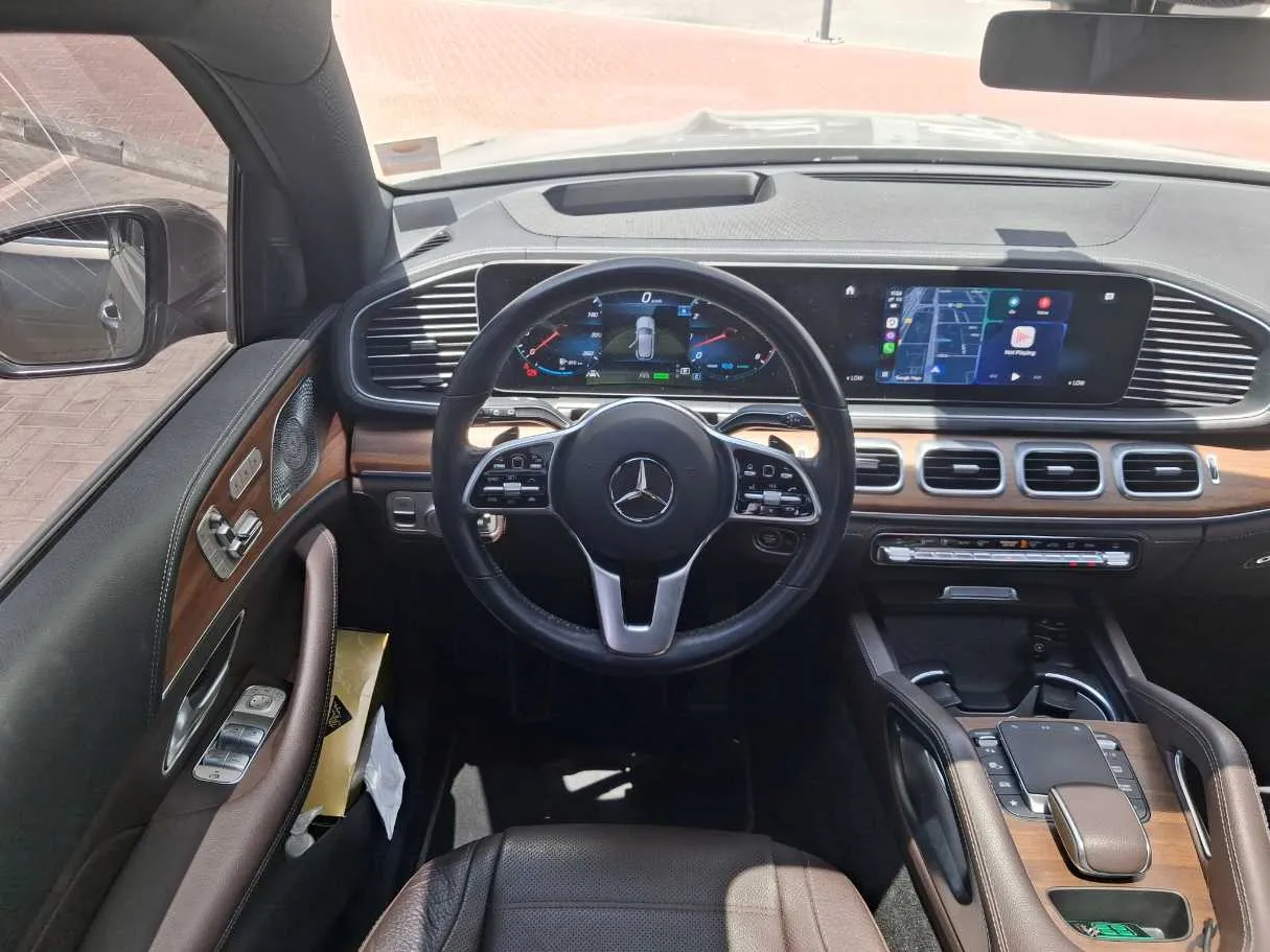 Car image 18