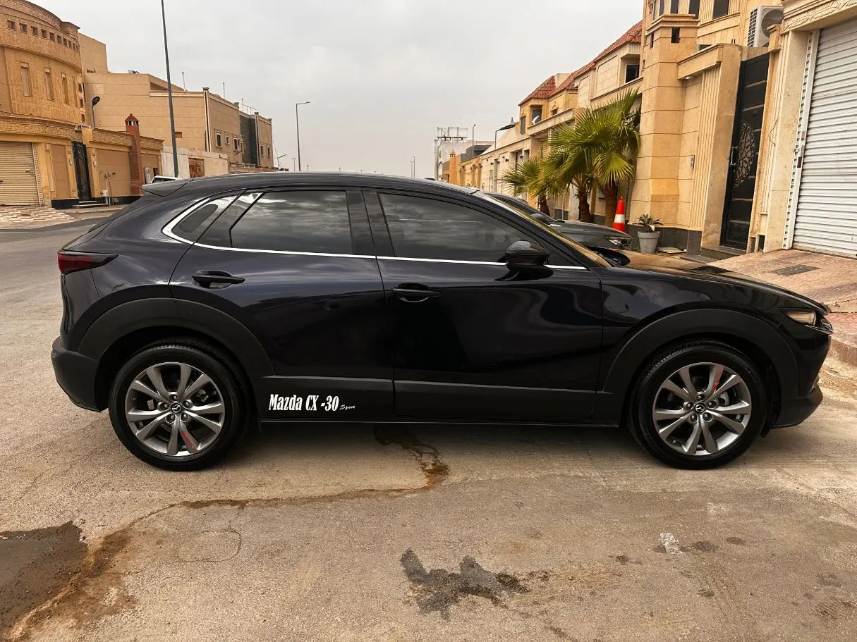 Car image 4