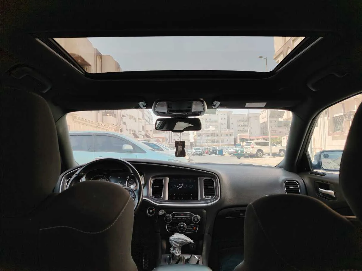 Car image 16