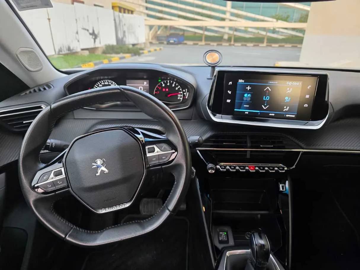 Car image 13