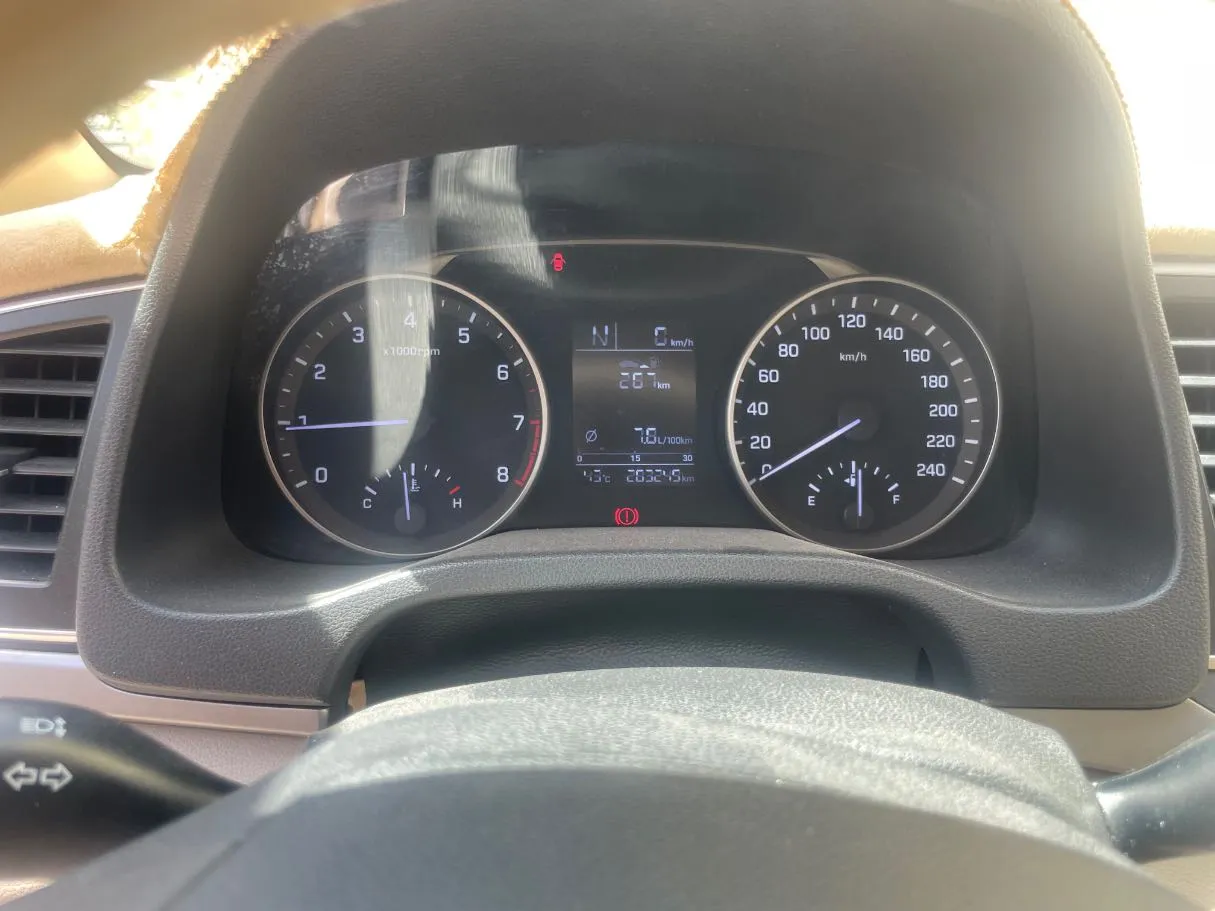 Car image 19