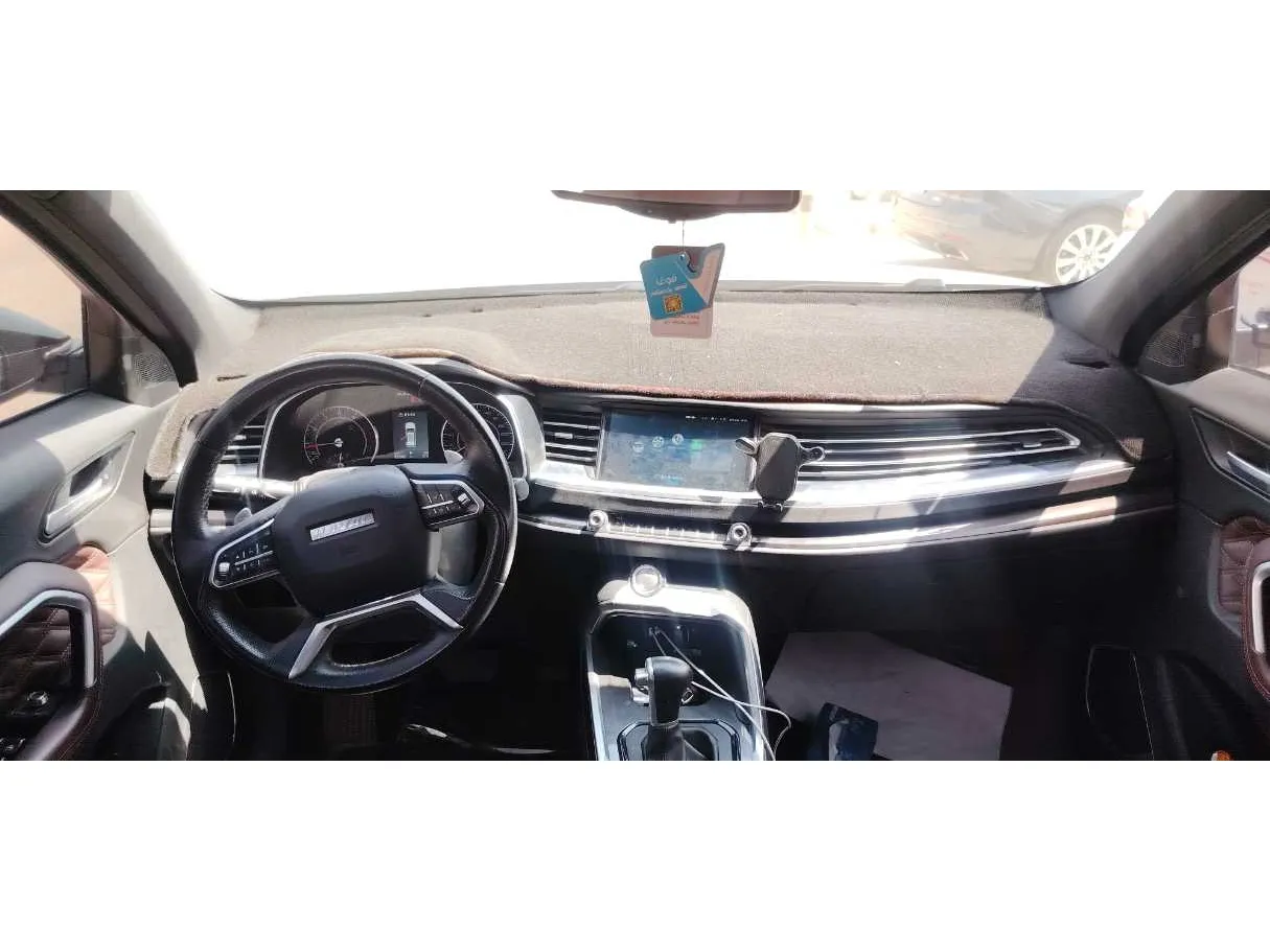 Car image 14