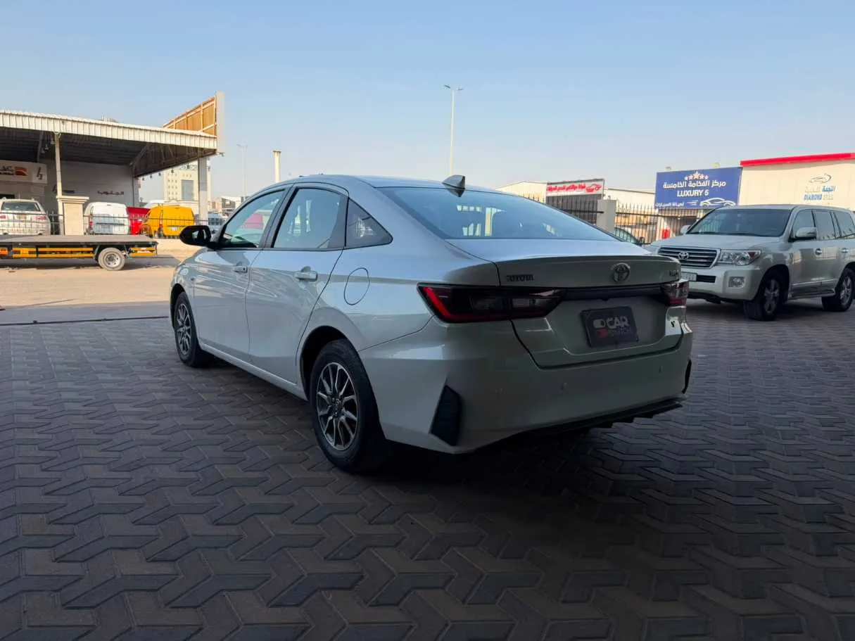 Car image 7