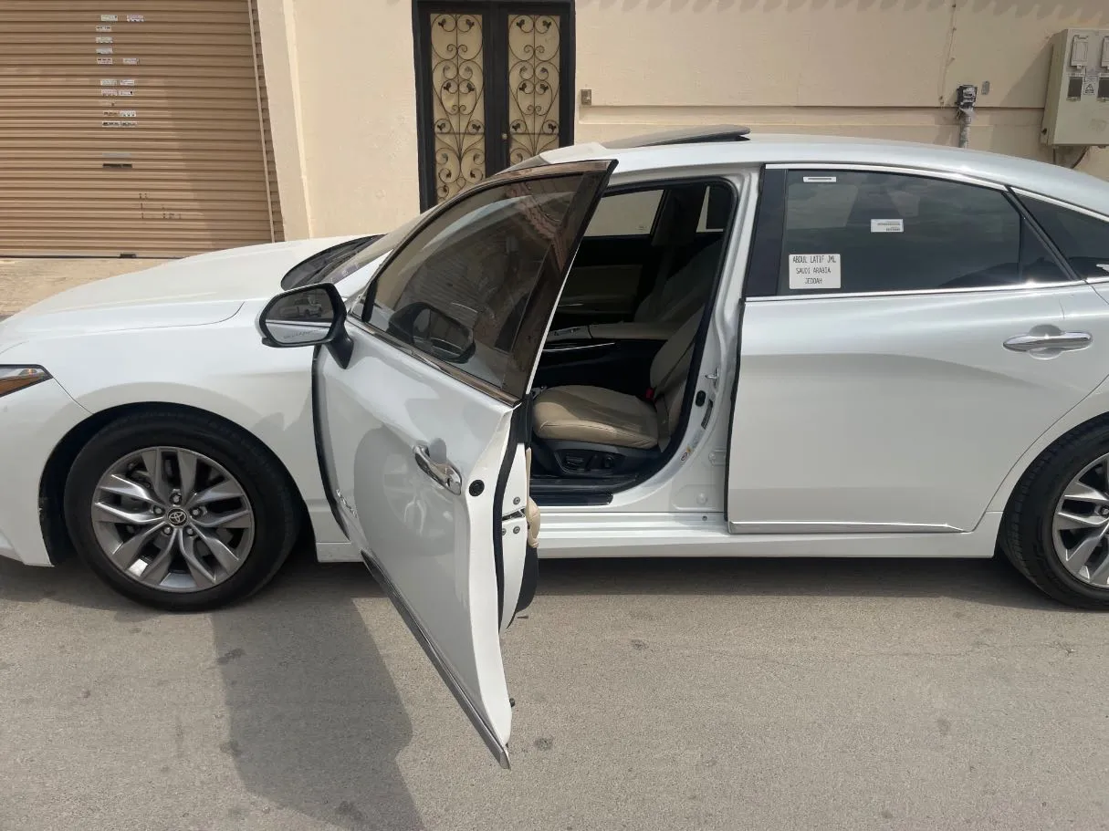 Car image 13