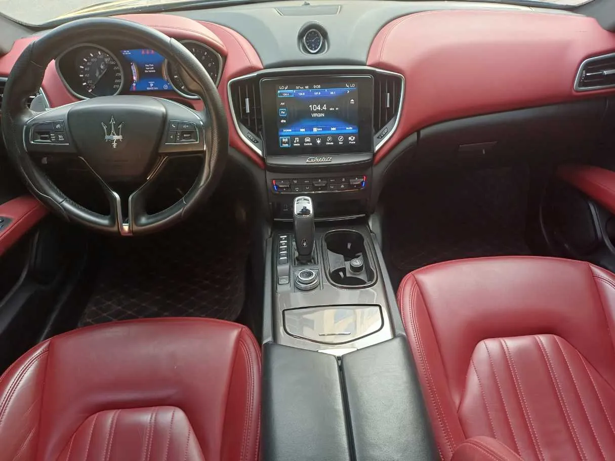 Car image 15