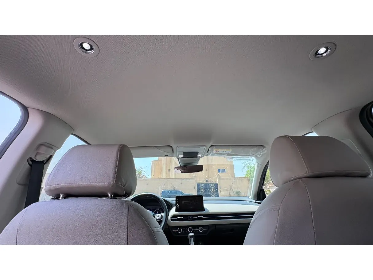 Car image 14